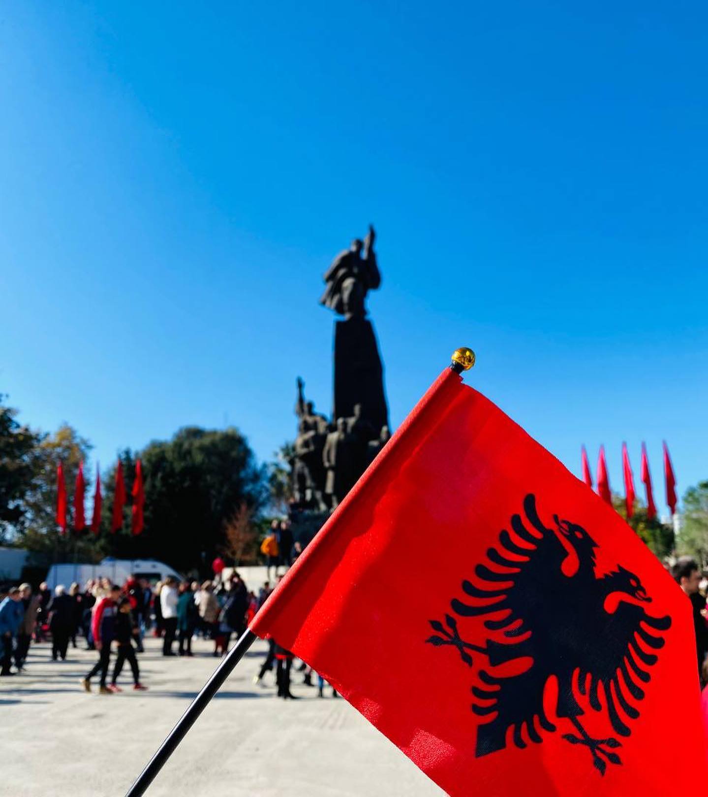 28 Nëntori: emocion, histori & kujtime