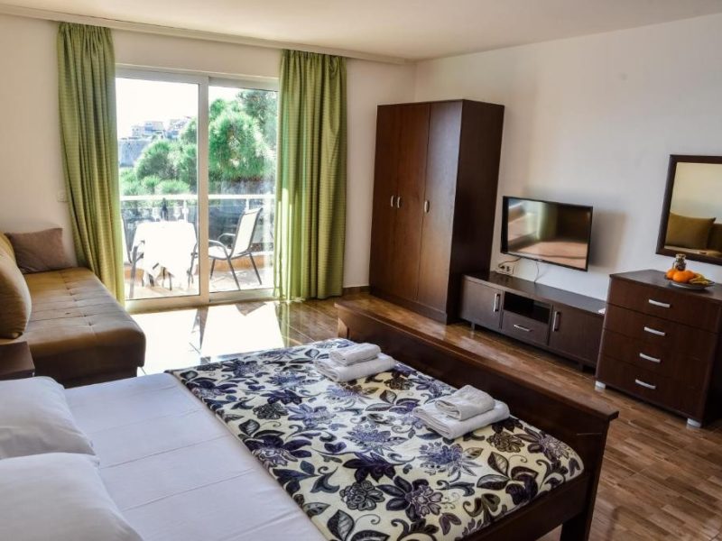 Dhome treshe (Half Board)