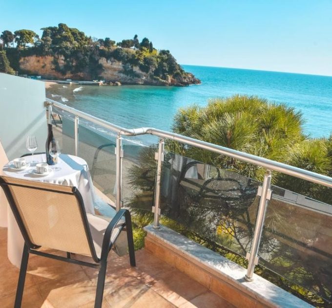 VUE MER HOTEL –  ULQIN