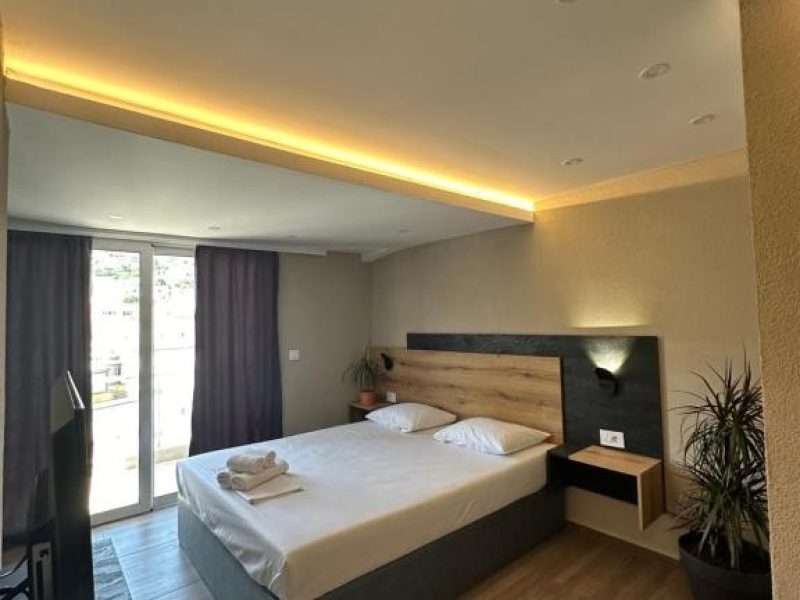 Dhome dyshe (Half Board)