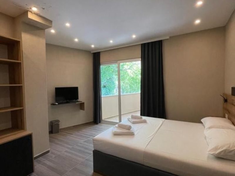 Dhome katershe (Half Board)