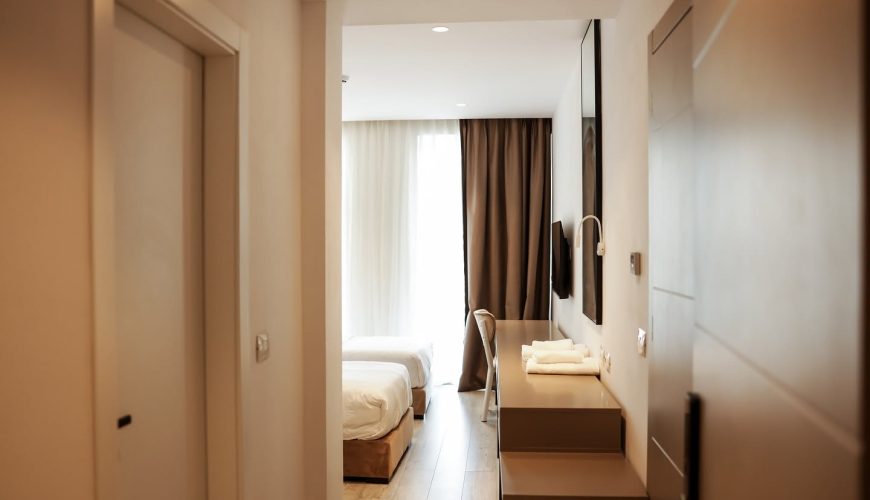 Dhome katershe (Half Board)