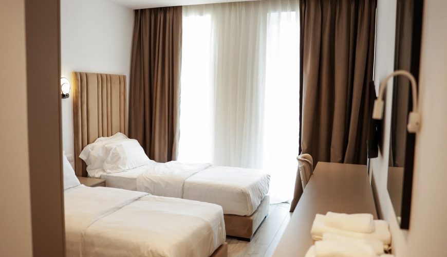 Dhome treshe (Half Board)